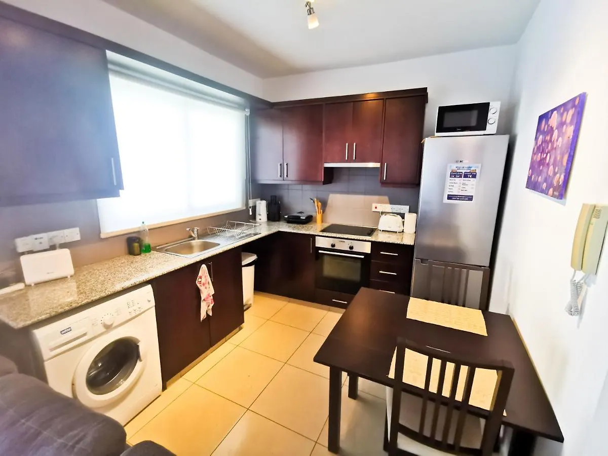 Promenade Breeze City Apartment ラルナカ